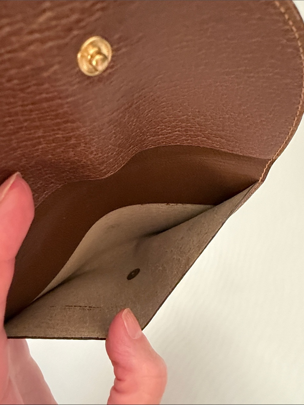 Gucci Vintage Accessory Collection Leather Envelope Pouch with Gold Logo - Picture 4 of 9